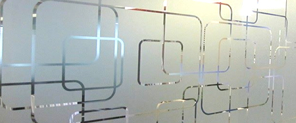 instalación vinilos acido glase para cristaleras y cristales de tiendas, comercios, ferias